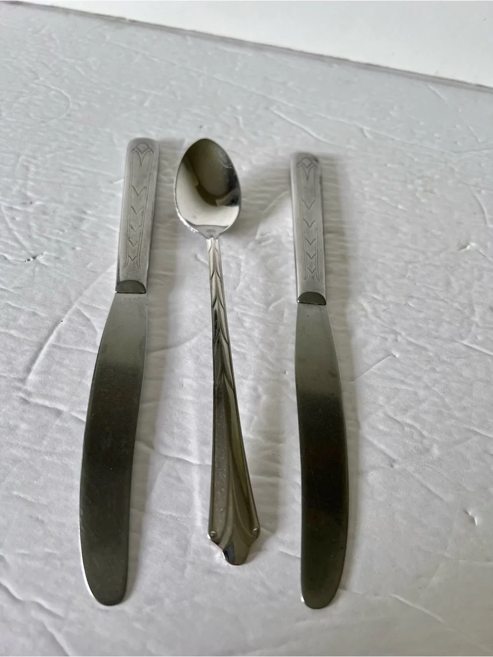 Ekco Kenilworth & Company Stainless Flatware Art Deco Style Spoon 2 Dinner Knive